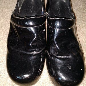 CROFT & BARROWS LEATHER CLOGS - SIZE 7.5